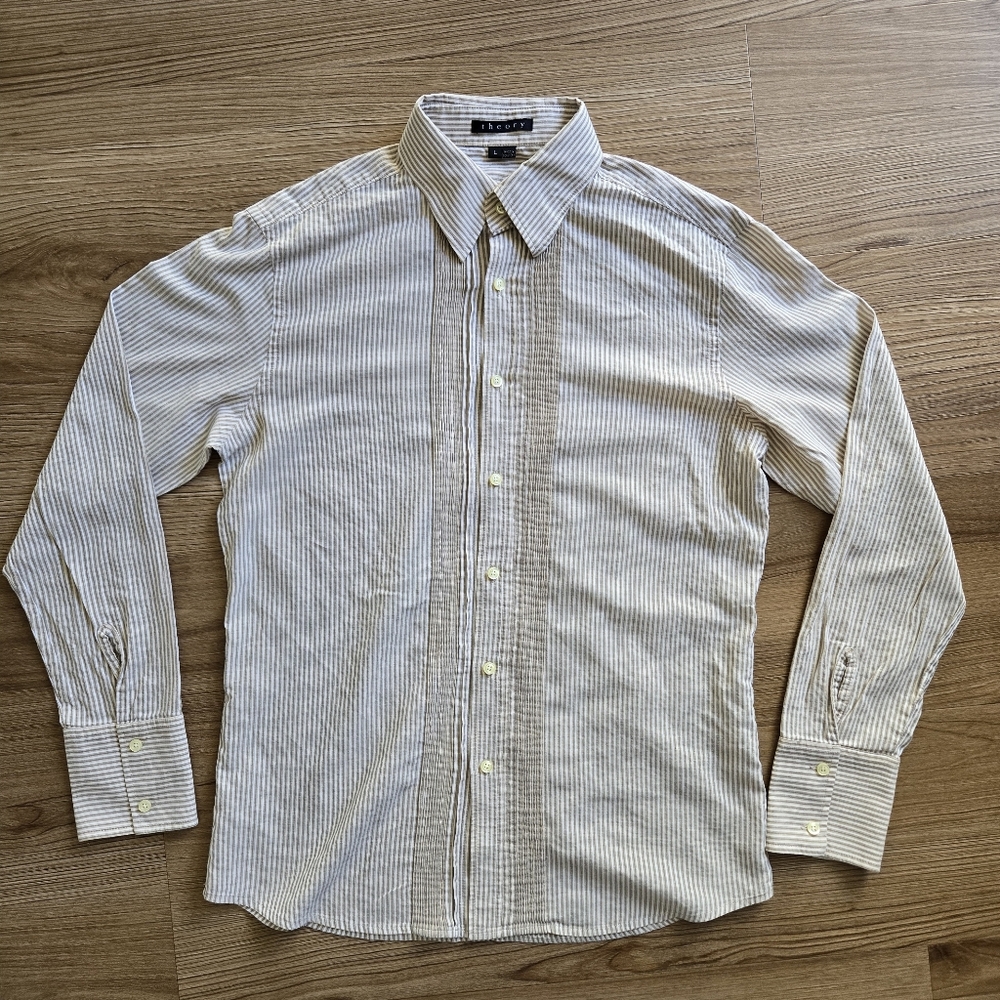 Theory shirt, sz. L, striped with pleated details on the front. (L/S)French cuff